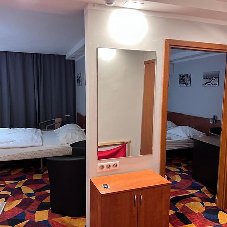 Okuninkapokoje Luaran gambar